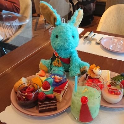 はじめまして、こんにちは。Twitterは情報収拾ツールとして使っているため、普通のつぶやきは少な目です。交換や譲渡などに対してお声をお掛けしたり、交換に出したりすることが多くあります。