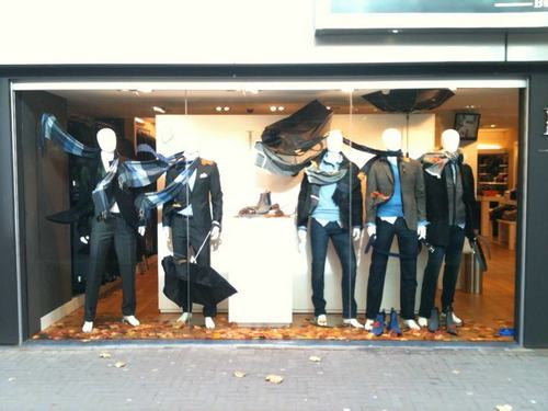 Kleding voor mannen, zakelijk en vrije tijd. Specialist in maatwerk kostuums. Merken o.a.: Tommy Hilfiger, Paul&Shark, Lacoste, McGregor, Hackett, Woolrich