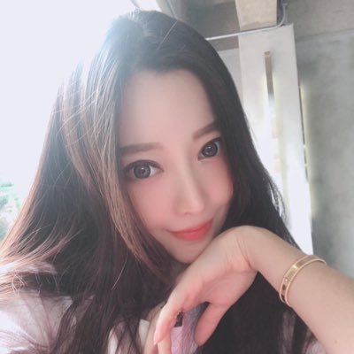 I like the simple me, Alice, director of market research of Shell Company, and I just want to work well in this field and make my future bright.