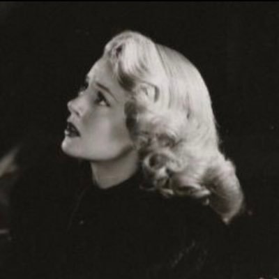 sadaffirmations's profile picture. mainstream writer turned fanfic reader