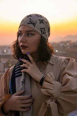 ez_anahita's profile picture. دُچارِ هُنَر