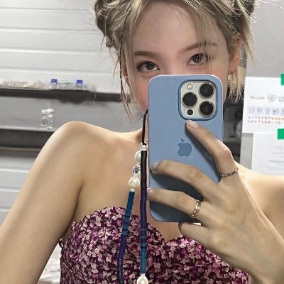 _zheira's profile picture. 