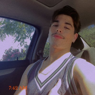 danielreyes2000's profile picture. 