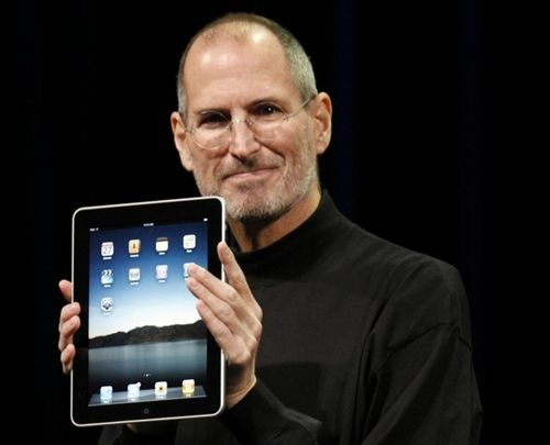 Notabilizou-se como co-fundador, presidente e director executivo da Apple Inc. Foi também director executivo da empresa de animação por computação gráfica Pixar