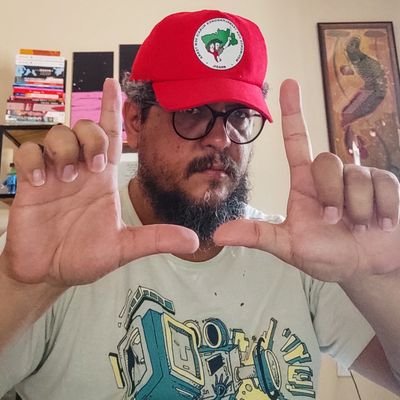 Paysandu, cinema hardcore punk, família não é sangue, família é sintonia.
Entre reis e plebeus o Trono é o mesmo - Marquês de Sade