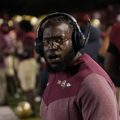 Father • Husband • Learner 📝 • Teacher 👨🏿‍🏫 • Creekside High School 🍢 • 🏈 Coach • I specialize in getting offenses off the field  #PassRushUniversity 🇰🇳