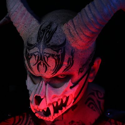 Ello! I create Special FX Makeup Tutorials, Gaming Videos & Reaction Videos on YouTube! Check out my Fluffy Patreon? https://t.co/F6gAjf6XWe