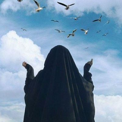 لن تجِد مواساة لقلبك أعظم من أنك تعرف أنَّ الله يعلم ما فيه .. 🤍