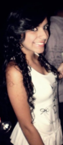 Respiro a felicidade, creio que rir é SIM sempre o melhor remédio para tudo, mas não se engane, não sou o que aparento ser. sou a puta da @BrS2HayleyW