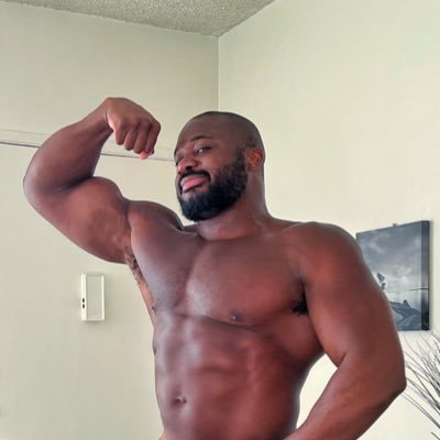 6’2” 300lbs Bodybuilder 🏋️ Geek ⚔️ Gamer 💻 — OnlyFans: https://t.co/qwJGOx02ot Amazon: https://t.co/ZhunHPy5W4