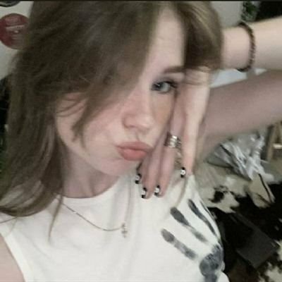 Twetr_zumra's profile picture. Öylesine takılıyom iste