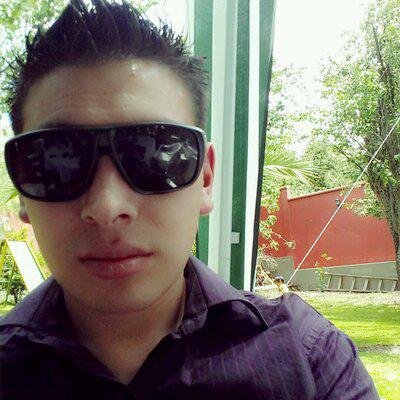 arquitecto especialista en dirección de obra, diseñador gráfico, soñando con un pie en el suelo