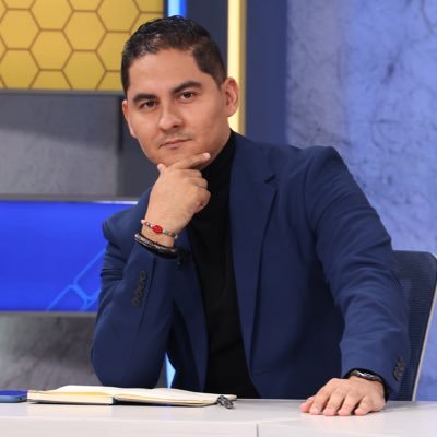 Periodista multimedia. Creador de contenido. Filología. Editor. Reportero-comentarista en radio y TV. Social media mánager, columnista, blogger, CM y RRSS.