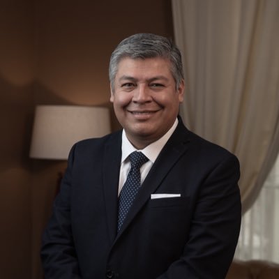 Constitucionalista y litigante con 28 años de experiencia. Profesor de posgrado PUCP. Miembro honorario Colegio de Abogados de Cusco. Central Telf: 7110599