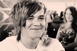 Just another girl from Holland that loves Frankie Cocozza.// I'd turn invisible so I could drive.