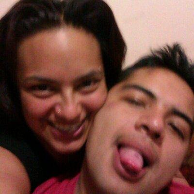 soy como el inmenso y profundo mar , vivo llena de ilusiones buscando sueños eternos , con un corazon ke late por un angel de amor ....