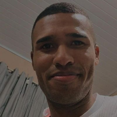 É bem melhor o pão de Deus do que o caviar do cão.