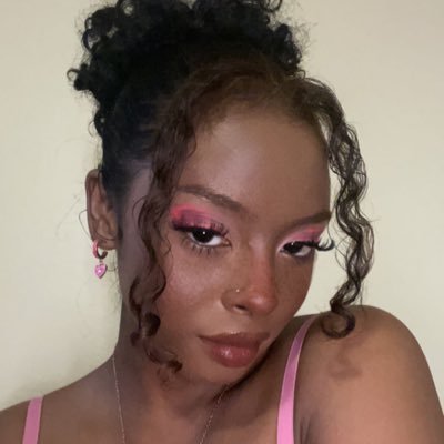 just here to post my sexy lil pics n go #BLM #ACAB #EVERYONEDESERVESHOUSING