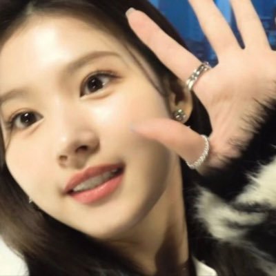 jxnsearth's profile picture. she/her