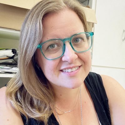 alimusicgeek's profile picture. Girl Guide, Musician, Teacher, Photographer... sister, daughter, AUNTIE, niece, cousin... and friend :)