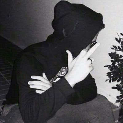 heyttorrg's profile picture. Destilado para a erradicação da tristeza aparentemente incurável