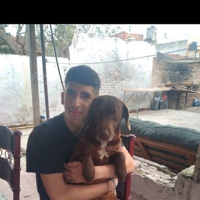 Himno de vivir - Rafael Lechowski.
Hincha del Indio y de All Boys.
Peronista.