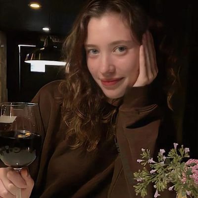 Claire10331195's profile picture. Traveling, running and singing are the way I like to live