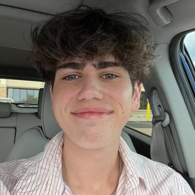 (he/they) UW ‘23 - Senior majoring in Environmental Studies with a minor in Writing - Impact Storytelling Intern, #SustainabilityAmbassadors #UWPoE
