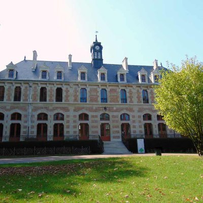 Compte officiel de la Cité scolaire Lakanal, à Sceaux. Création en 1882 et inauguration en 1885. Proviseure : Corinne Raguideau