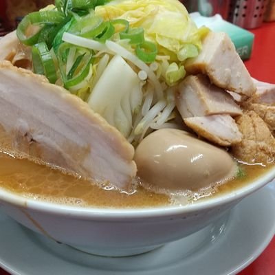 ラーメンを食べ歩き様々な経験の為日々勉強中です。
声優、歌唱、筋トレなど多趣味です。