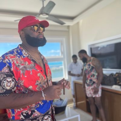 JJg00dtimes's profile picture. when people start feeling themselves, they lose touch. “The more you Learn, the more you earn”