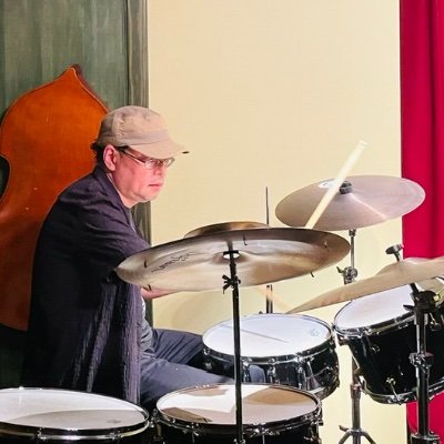 drummer。福岡を中心にjazz, free jazz, improvisationで叩きまくっています。