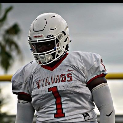 northeast high school class of 26 DL 6’2 275lbs 3.0 gpa 🖤❤️#1 phone number 727-688-5693 email trejames937@gmail.com