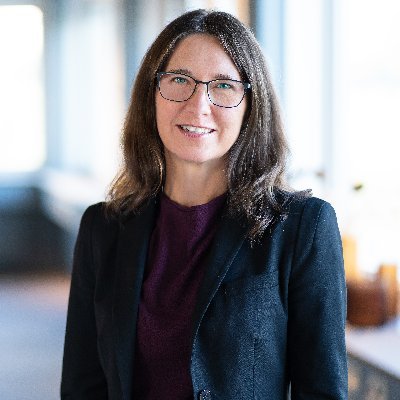 Generalsekreterare på Lärarstiftelsen. Är inte aktiv på X.
