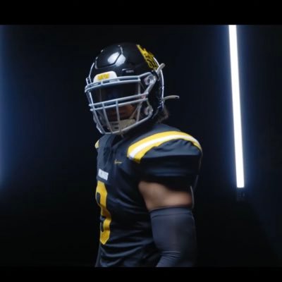 St Laurence C/O ‘24 | 5’11 225lbs| LB/DE| 3.7 GPA | Email: ccchavez.23@icloud.com |Hudl Link : https://t.co/E4BWKuFKUw