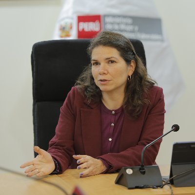 Ministra de la Mujer y Poblaciones Vulnerables. Abogada, gestora pública, madre y peruana comprometida con la igualdad de derechos y oportunidades.