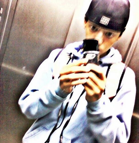 15 anos; aquário; msn; twiiter; orkut; doritos; coca-cola; futebol; freestep; familia; amigos; #highlimit; #expertdancers; irmão & dupla do @Feenotofs_ segue.