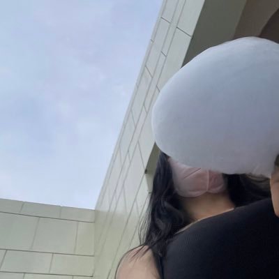 _pipermclean__'s profile picture. duh