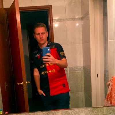 Tomiiraviolo's profile picture. 