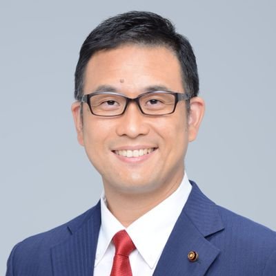 2019年4月初当選/ 総務文教副委員長、議会報編集委員長/昭和52年東久留米市生まれ、妻、子4人/市立第一小学校、中央中学、私立実践学園、創価大学法学部27期/大学時代アメフト部に在籍。
多摩地区躰道協会会長、東久留米市躰道協会会長