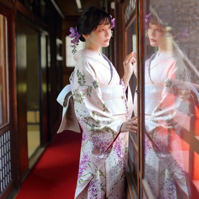 合同会社森林堂 代表/リュウグラフィック 京都で着物のデザインとインクジェットテキスタイルプリント事業を行う会社をしています。最近はeninaru®という耽美な着物ブランドをやっております。