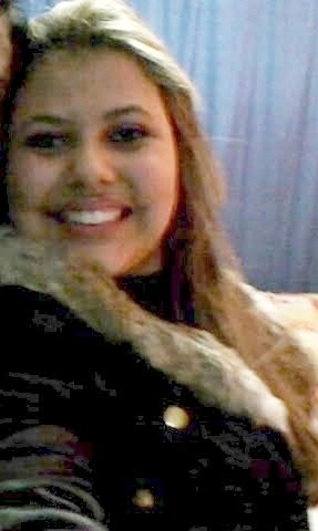 teimosa,ciumenta,brava,chorona,orgulhosa,medrosa,guardo tudo pra dentro de mim por mais que me faça mal, sou uma tempestade de sentimentos e emoções.