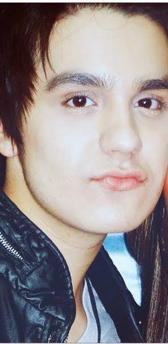 Amo muito @luansantana meu bb lindo o gordo mas lindooooo néh gente :D...
me seguem ai galera unidas por um só amor familia Luan Santana
@luansantana