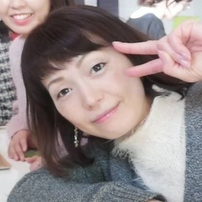 自立したい人必見‼️自分軸を築くマインド発信/10年前に離婚/娘2人のママ/資格、実績なくても百貨店某ショップ店長歴あり/あるのは負けん気/販売歴気付けば20年/ニーズ引き出し天下一品/シングルでも子供は育つ/韓国語と日本語のバイリンガル/SNSと経営学勉強中👍️