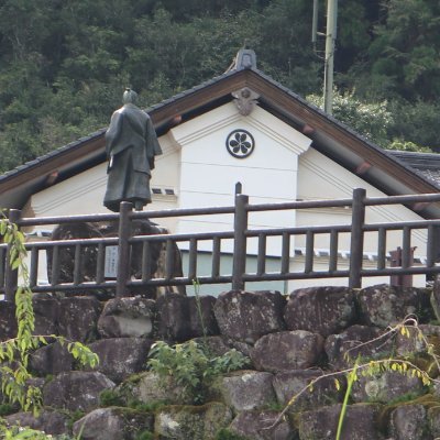 幕末の志士中岡慎太郎の生涯と偉業を紹介する、慎太郎の故郷にある資料館「中岡慎太郎館」から館の情報、故郷北川村の情報を発信していきます。
R5年8月30日~ 中の人が変わりました。