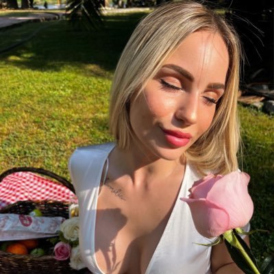 23 | Adult Content Creator | Pervy side 👅 | IG Realpervy | Come to say hi