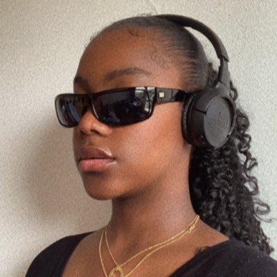 hayati_jnrr's profile picture. Weird