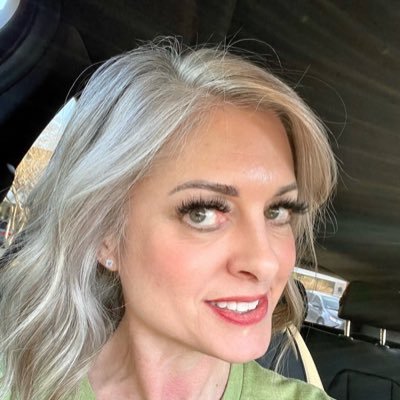 Dyslexia interventionist, crafter, roller skater, animal lover, & avid reader. ❤️