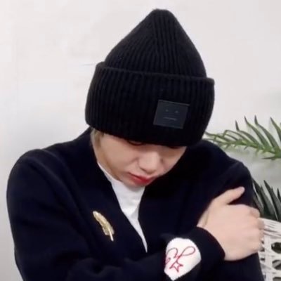 일 년을 보지 말고, 십 년을 보자 다른 가수 보지 말고, 몬스타엑스 보자 그런 의미에서 아 아니다