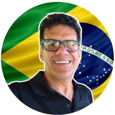 Acredito em Deus, acredito na Pátria livre, acredito nos valores familiares. O Brasil é do povo.